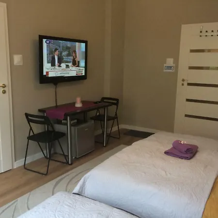 Pokoje Goscinne English House منزل للإقامة *