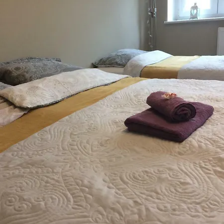 Pokoje Goscinne English House منزل للإقامة أوستكا