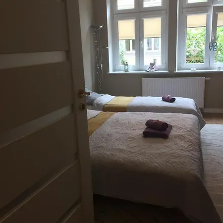 Pokoje Goscinne English House * أوستكا